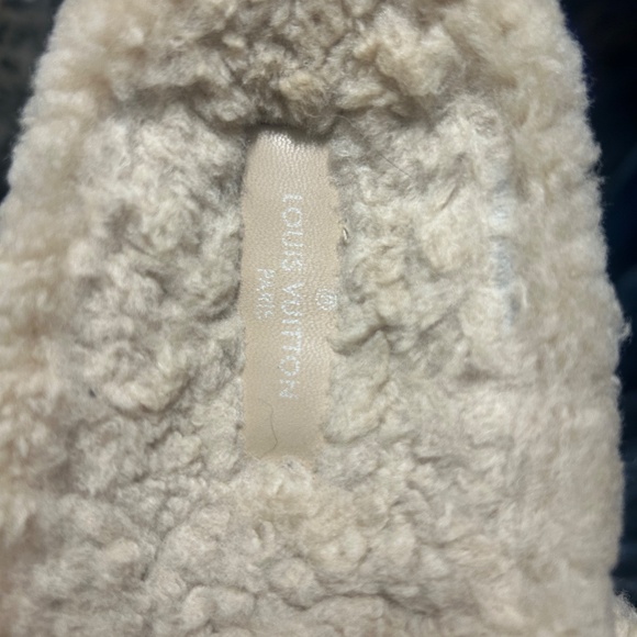 Lois Vuitton slippers - Picture 2 of 3